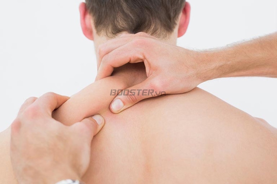 Massage xoa bóp dưới xương quanh là cách thư giãn vai gáy hiệu quả