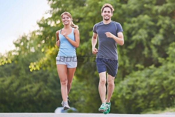 Chạy bộ đúng cách giúp giảm mỡ bụng và tiêu thụ calo đáng kể 