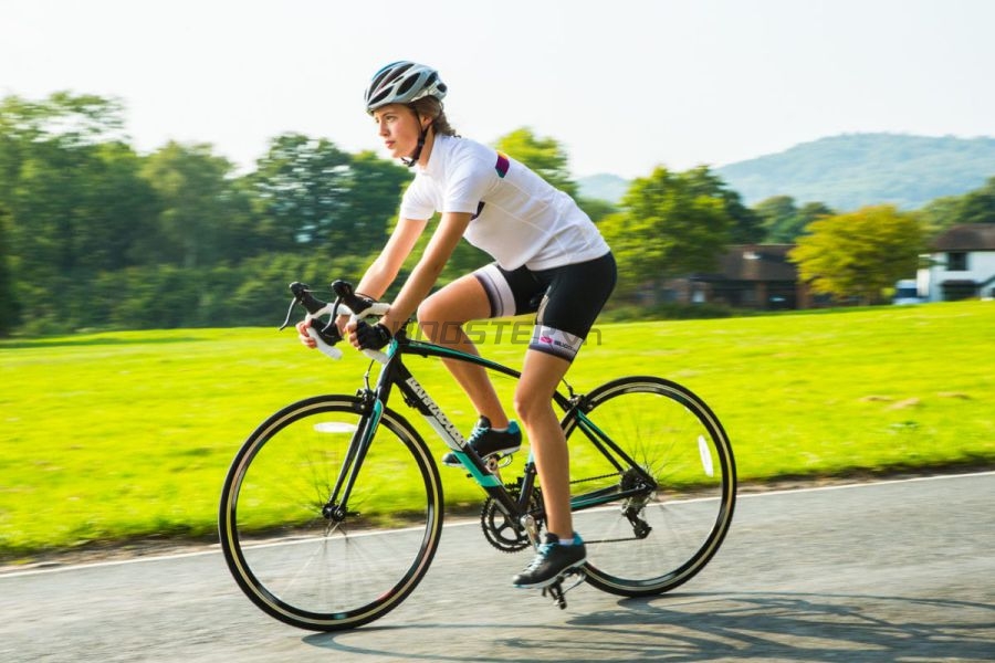 Đạp xe đạp vào buổi sáng hoặc buổi chiều tối hỗ trợ giảm mỡ nhanh 
