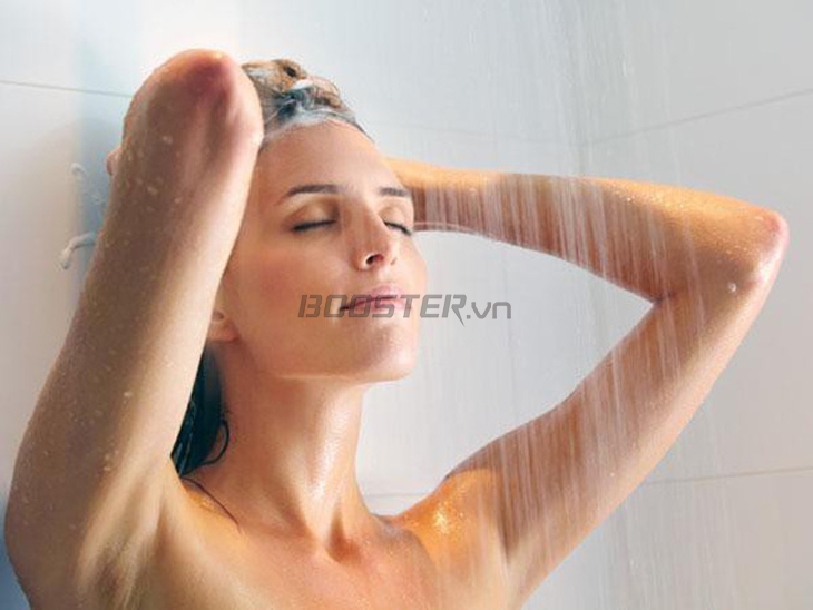 Tắm nước ấm khi ngủ dậy giúp khắc phục đau lưng nhanh chóng 