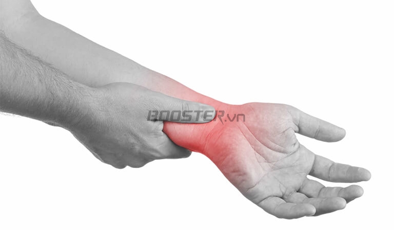 Đau nhức trong xương cánh tay thường gây ra cơn đau khó chịu và dai dẳng