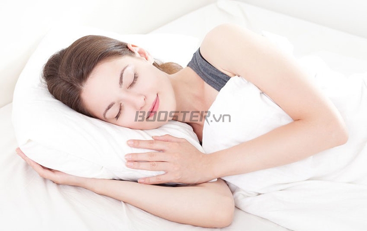 Nằm ngủ đúng tư thế sẽ giúp giảm nhanh cơn đau nhức xương bả vai trái 