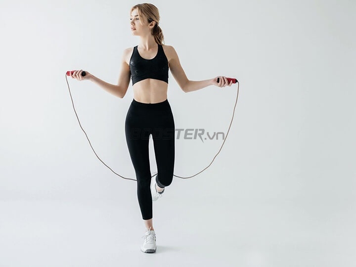 Nhảy dây mỗi ngày có tác dụng giảm căng cơ và tăng độ dẻo dai cho cơ thể 