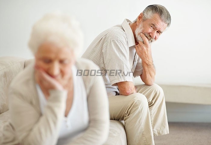 Tránh ngồi quá lâu giúp giảm đau nhức xương khớp cho người già