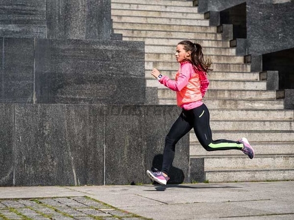 Nên khởi động từ 3 đến 5 phút trước khi chạy bộ là tốt cho sức khỏe 